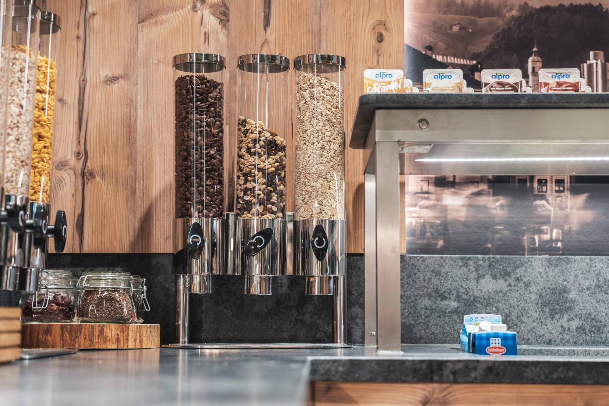 Binders Budget City-Mountain Hotel Innsbruck Bagian luar foto