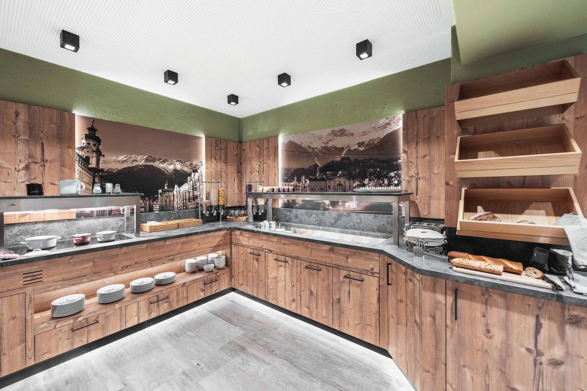 Binders Budget City-Mountain Hotel Innsbruck Bagian luar foto