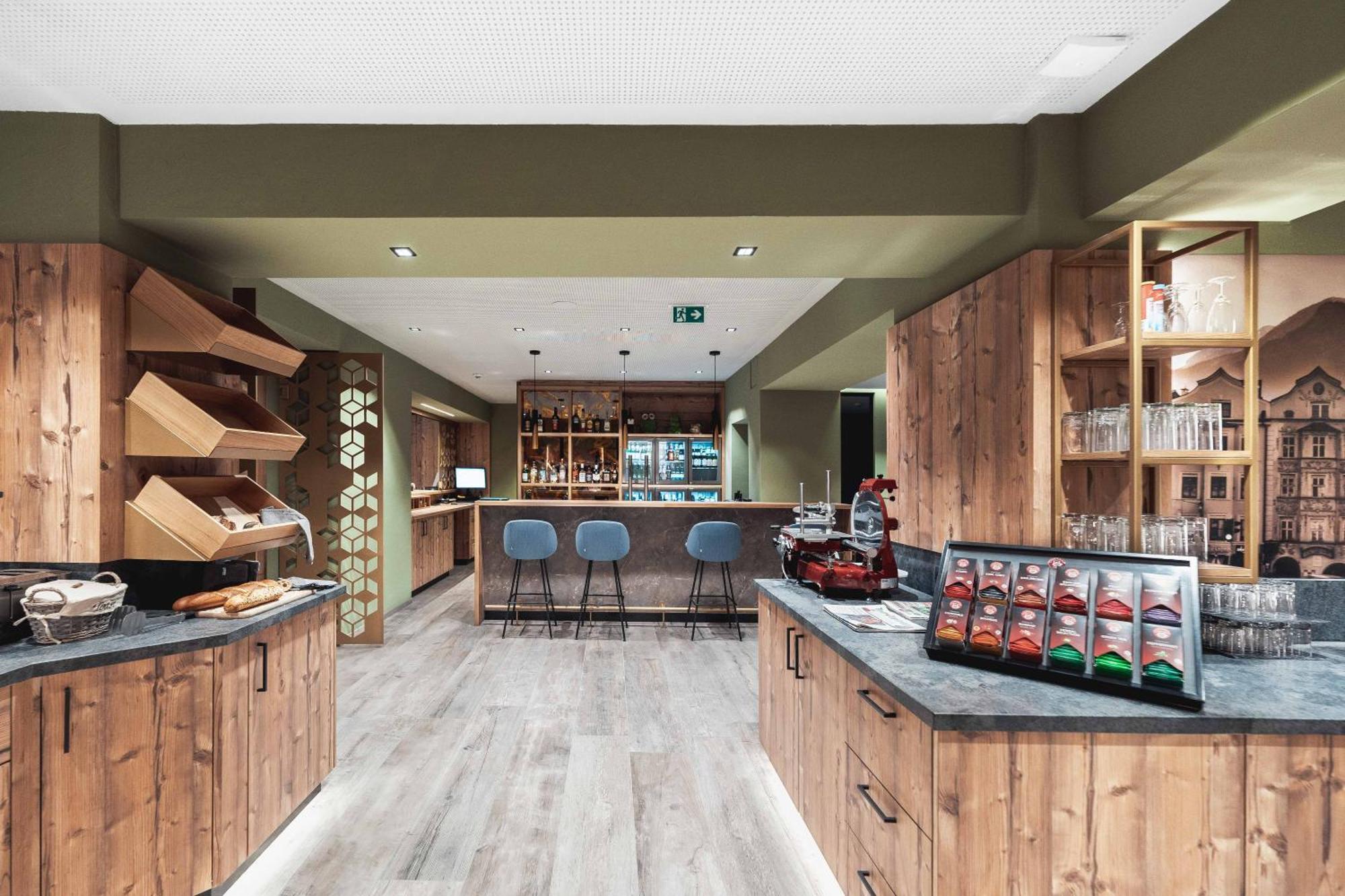 Binders Budget City-Mountain Hotel Innsbruck Bagian luar foto